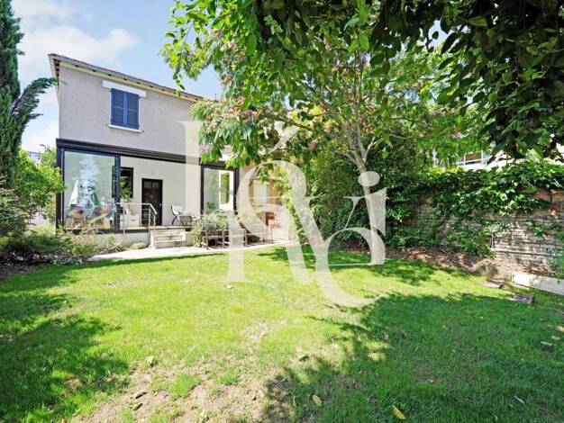 Maison à vendre 849 000 € 6 pièces 3 chambres 171 m² 270 m² de terrain Centre Ville Est Ivry-sur-Seine 94200