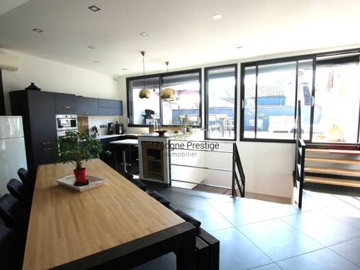 Loft à vendre 315 000 € 5 pièces 3 chambres 160 m² RDC Centre Ville Tournus 71700