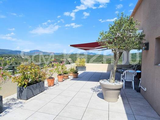 Appartement à vendre 580 000 € 4 pièces 3 chambres 87,65 m² Étage 2/2 Estérel Plage-Logis de l'Aspé-Péguière Saint-Raphaël 83700