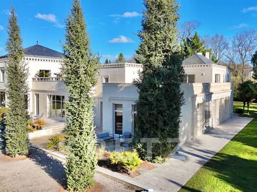 Maison à vendre - Première occupation 2 625 000 € 10 pièces 7 chambres 581 m² 6 887 m² de terrain Ouest Saint-Cyr-sur-Loire 37540