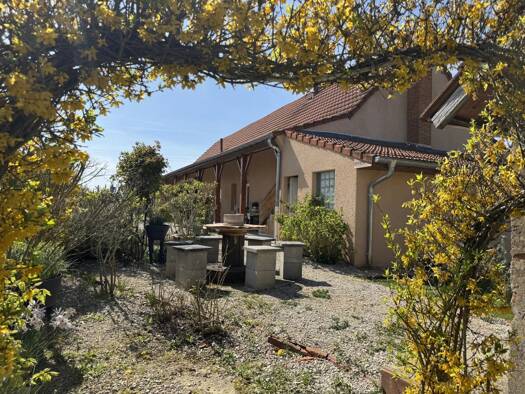 Maison de plain-pied à vendre 349 000 € 10 pièces 7 chambres 250 m² 2 166 m² de terrain Chateaurenaud Louhans 71500