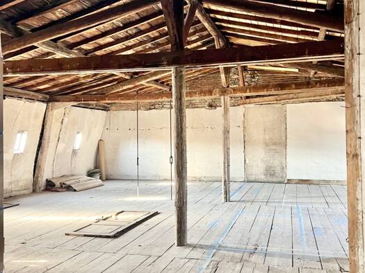 Appartement à vendre 190 000 € 4 pièces 2 chambres 98 m² Étage 4/4 Dijon 21000