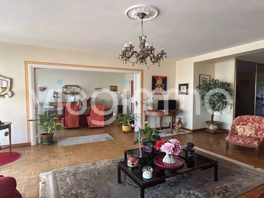 Appartement en viager occupé Bouquet 82 200 € 4 pièces 2 chambres 110 m² Étage 4/8 Périer Marseille 8ème 13008