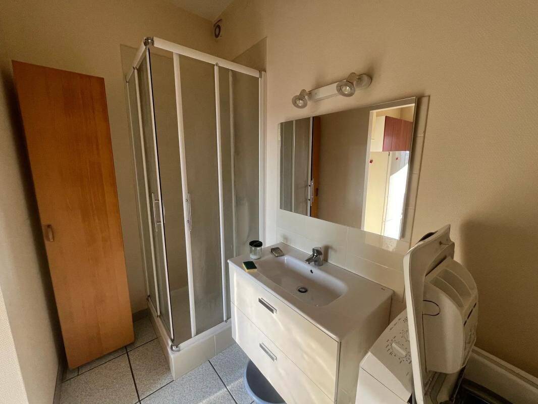 Appartement 2 pièces de 42 m² à Villeurbanne — 27