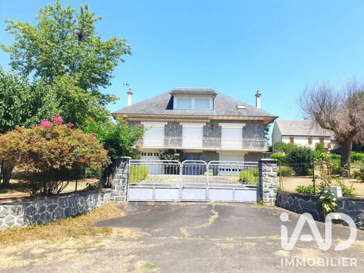 Maison à vendre 290 000 € 9 pièces 5 chambres 261 m² 2 948 m² de terrain Espartignac 19140