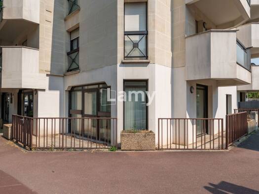 Local commercial à vendre 369 000 € 92,59 m² de surface de vente Bourg-la-Reine 92340