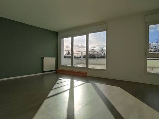 Appartement à louer 1 050 € 4 pièces 3 chambres 82 m² Étage 3/3 Nord Vern-sur-Seiche 35770