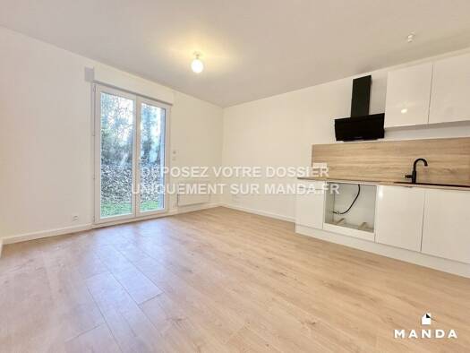 Appartement à louer 784 € 2 pièces 1 chambre 28 m² RDC Charny 77410