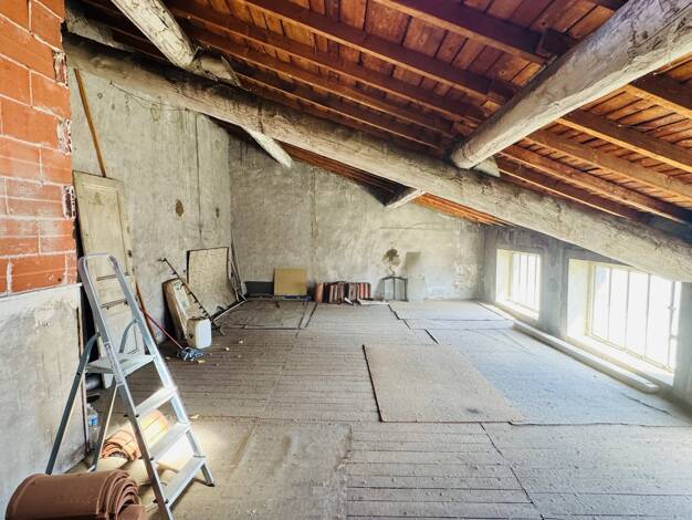 Appartement à vendre 35 000 € 3 pièces 2 chambres 48 m² Dernier étage, Étage 3/3 Colline des Pères-Tardy Saint-Étienne 42000