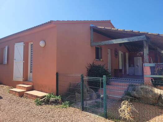 Maison à louer 1 335 € 4 pièces 3 chambres 90 m² disponible dès maintenant Porto Vecchio 20137