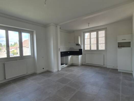 Appartement à louer 769 € 3 pièces 2 chambres 68,4 m² Étage 1/1 Marnay 70150