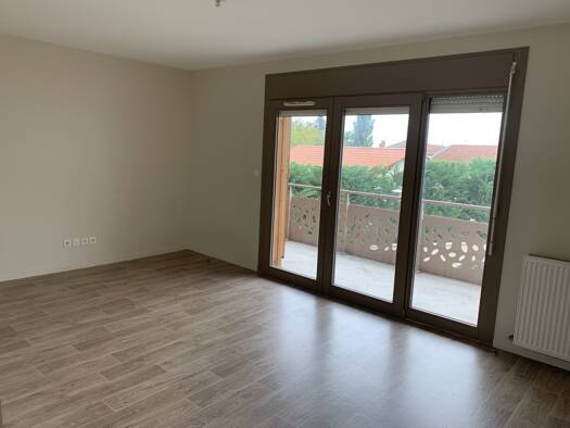 Appartement à louer 798 € 4 pièces 3 chambres 82 m² Étage 1/1 Dompierre-sur-Veyle 01240