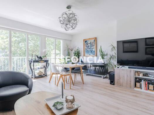 Appartement à vendre 319 900 € 3 pièces 2 chambres 78 m² Étage 5/7 Sanitas-Rotonde Tours 37000