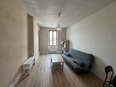 Appartement à louer 350 € 1 pièce 22,9 m² Dernier étage, Étage 2/2 disponible à partir du 26/06/2025 Centre Ville Vierzon 18100