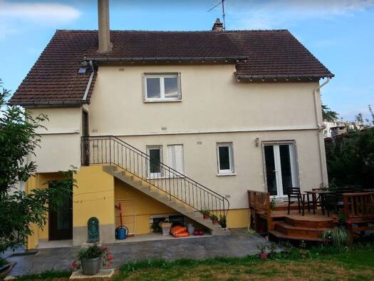 Maison à louer 1 200 € 6 pièces 4 chambres 114 m² 647 m² de terrain Auxerre 89000