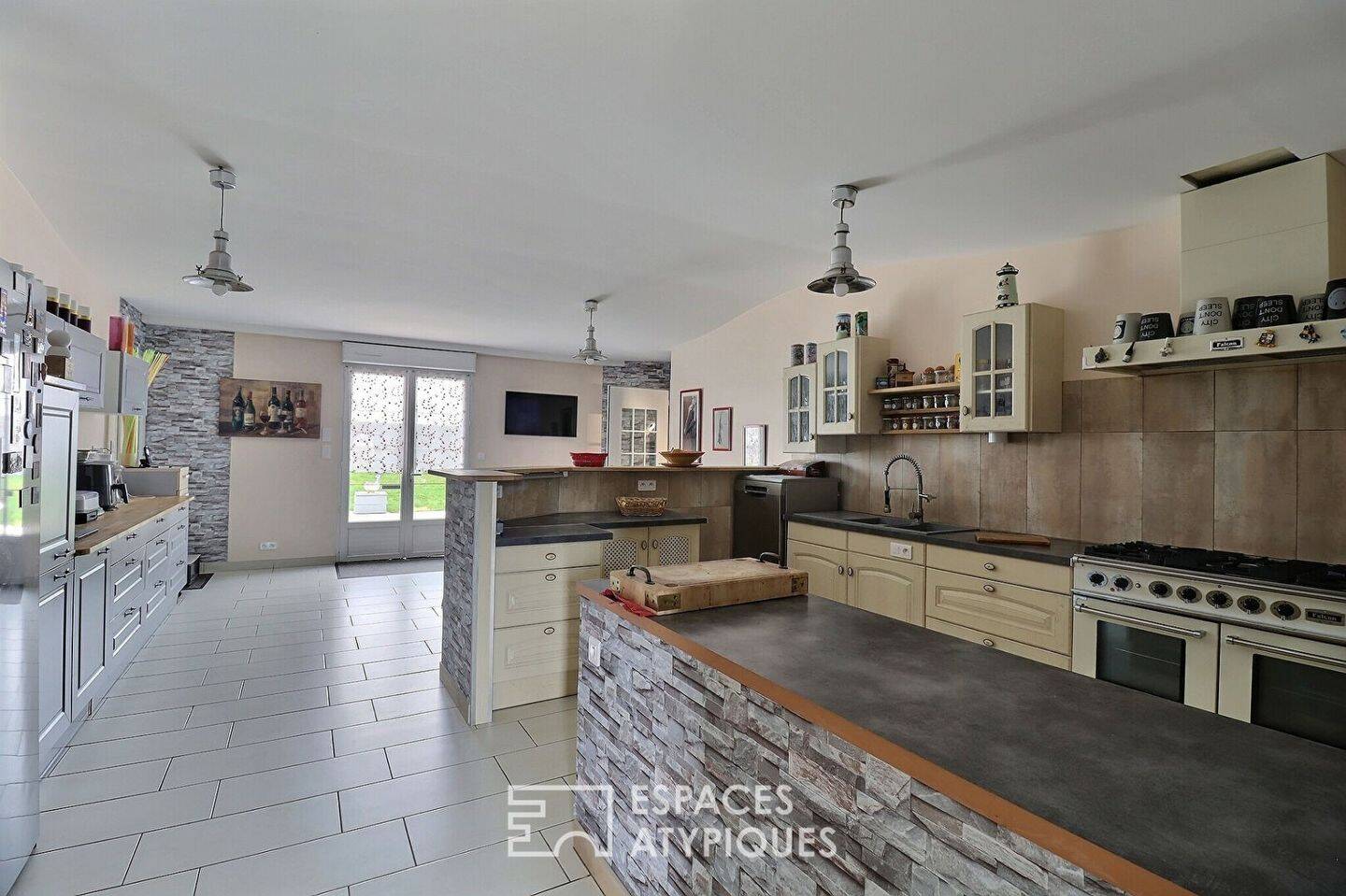 Maison à vendre, 994m², NEUILLE PONT PIERRE