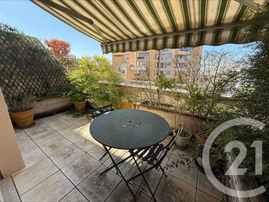 Appartement à louer 1 700 € 3 pièces 2 chambres 75 m² Étage 7/7 Vanves 92170