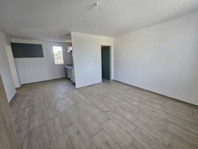 Appartement à louer 600 € 3 pièces 2 chambres 47,8 m² Dernier étage, Étage 1/1 Etagnac 16150
