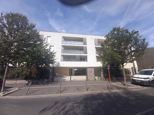 Appartement à vendre 343 000 € 4 pièces 2 chambres 81,29 m² Étage 3/3 Grenouillère-Marnois-Rive de Marne Noisy-le-Grand 93160