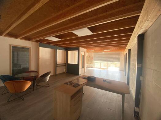 Local commercial à louer 2 040 € 168 m² de surface de vente Bernis 30620