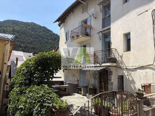 Maison à vendre 299 500 € 321,3 m² Guillaumes 06470