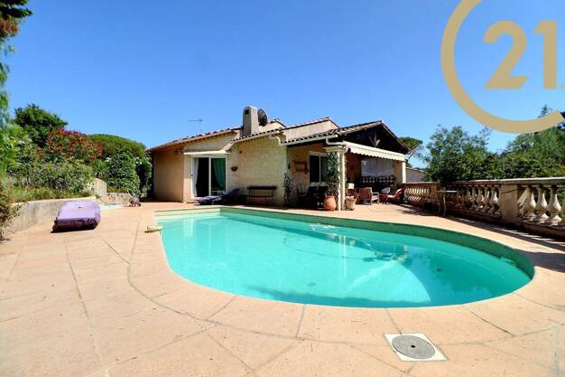 Villa à vendre 699 000 € 5 pièces 3 chambres 150 m² 935 m² de terrain St Raphael 83700