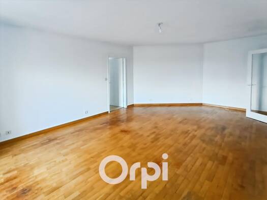 Appartement à louer 990 € 3 pièces 2 chambres 72 m² Pentagone La Roche-sur-Yon 85000