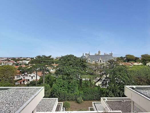 Appartement à vendre 730 000 € 4 pièces 3 chambres 102,4 m² Étage 6/8 République-Beau Rivage Biarritz 64200