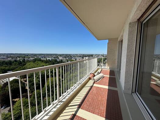 Appartement à vendre 243 700 € 4 pièces 3 chambres 108 m² Étage 15/15 Madeleine-Saint Léonard-Justices Angers 49000