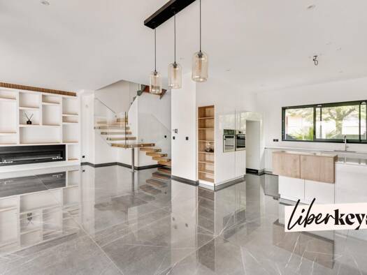 Maison à vendre 949 000 € 6 pièces 4 chambres 212 m² 470 m² de terrain Cimetiere Créteil 94000