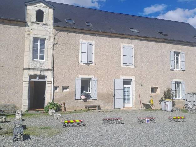 Immeuble à vendre 579 000 € 500 m² Boeil-Bezing 64510