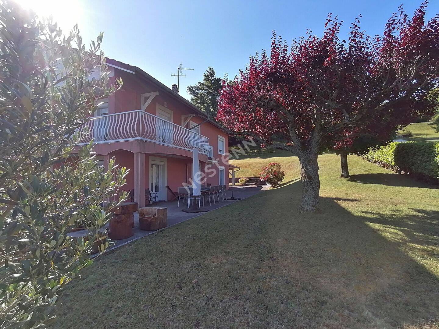 Maison à vendre, 230m², SAINT PIERRE DE CHANDIEU