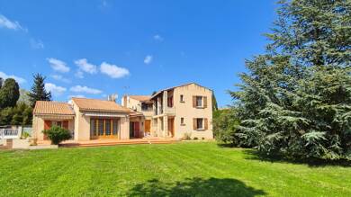 Maison de plain-pied à vendre 699 000 € 9 pièces 6 chambres 225 m² 3 300 m² de terrain Graveson 13690