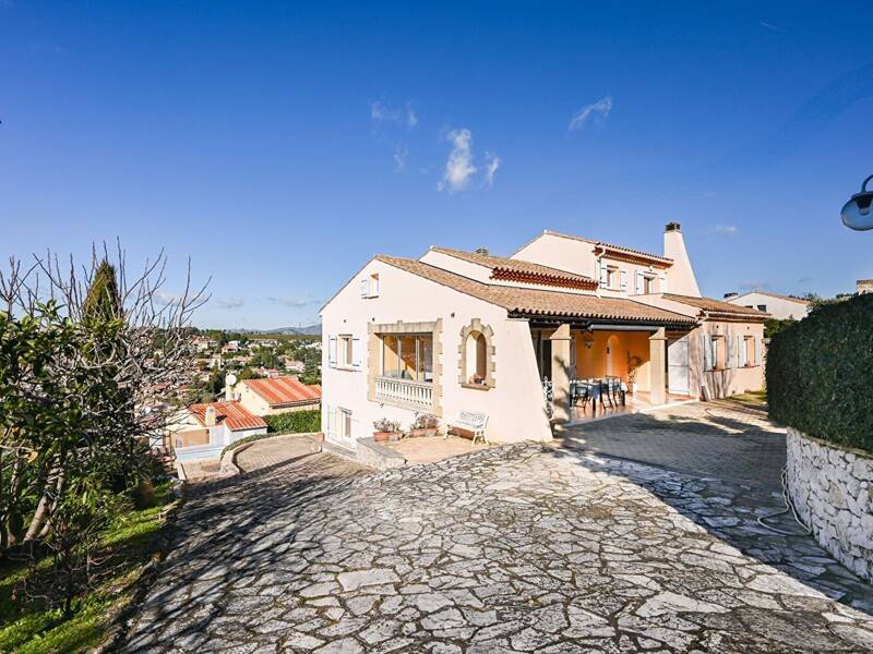 Maison à vendre, 220m², CARNOUX EN PROVENCE