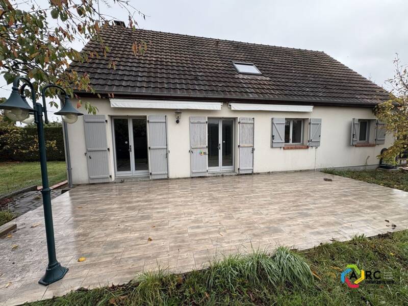 Maison à louer, 175m², LA CHAPELLE SAINT MESMIN