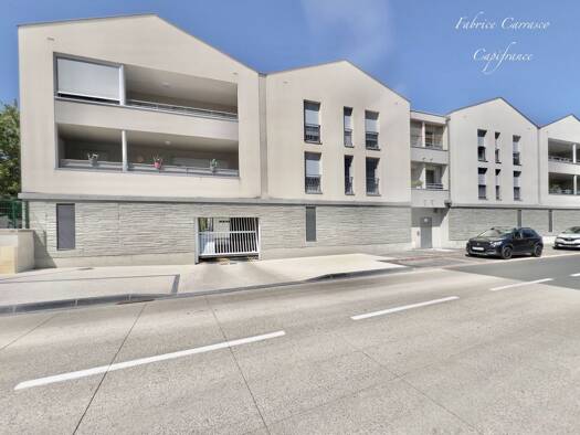 Appartement à vendre 195 000 € 3 pièces 2 chambres 68 m² Étage 2/2 Aulnat 63510