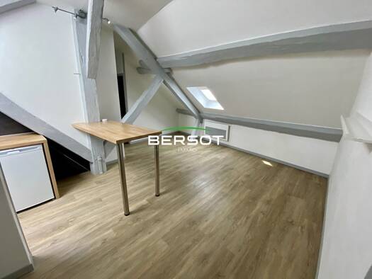 Appartement à louer 510 € 2 pièces 1 chambre 28 m² Étage 3/3 Centre Ville Ancien Baume les Dames 25110