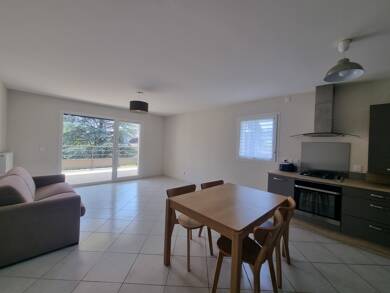 Appartement à louer 1 450 € 3 pièces 2 chambres 69 m² Étage 2/3 Poisy 74330