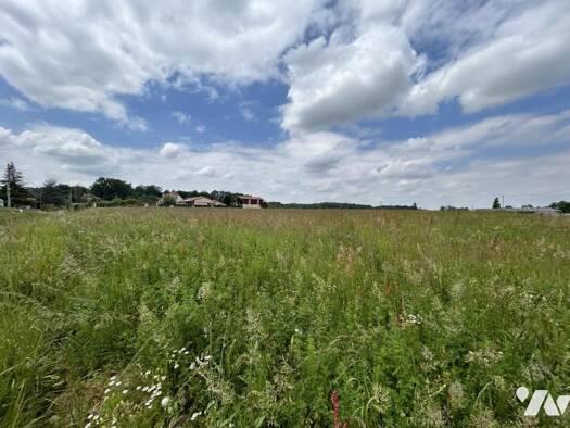 Terrain constructible à vendre 48 500 € 1 109 m² de terrain Pouyastruc 65350