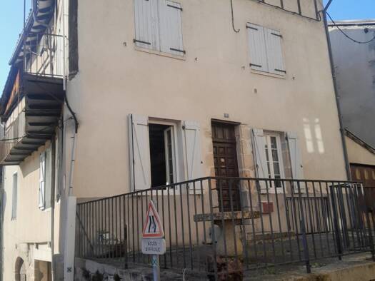 Maison à vendre 98 000 € 6 pièces 4 chambres 141 m² 110 m² de terrain Laroquebrou 15150