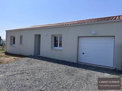 Maison de plain-pied à louer 995 € 4 pièces 3 chambres 81 m² 580 m² de terrain Saint-Philbert-de-Bouaine 85660
