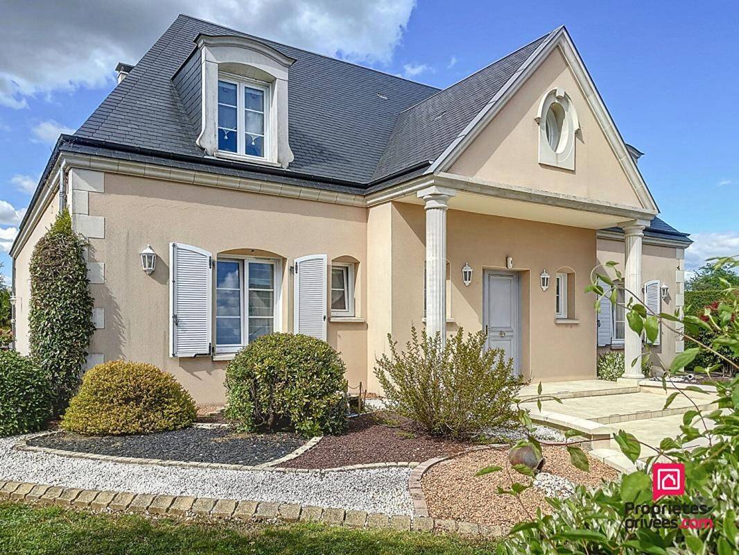 Maison à vendre, 230m², SAINT COSME EN VAIRAIS