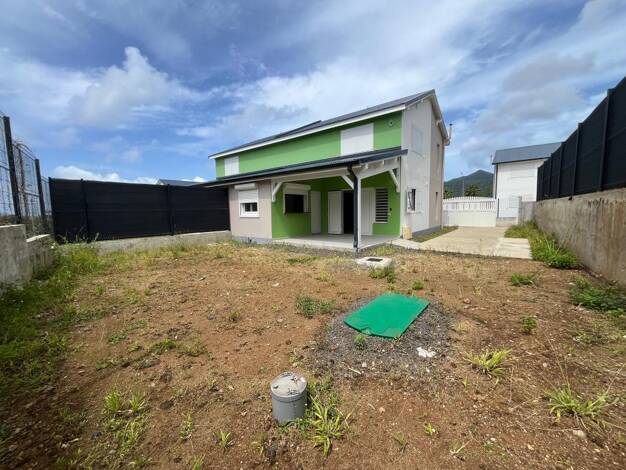 Duplex à louer 1 090 € 4 pièces 3 chambres 89,9 m² Trois-Rivières 97114