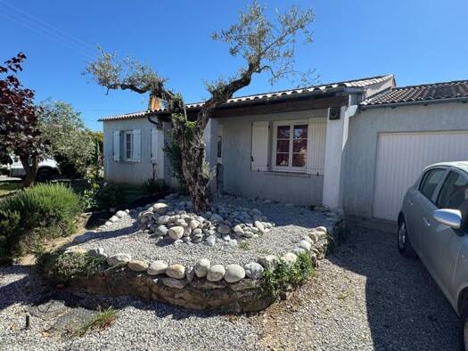 Maison de plain-pied à vendre 289 000 € 5 pièces 3 chambres 155 m² 943 m² de terrain Peyruis 04310