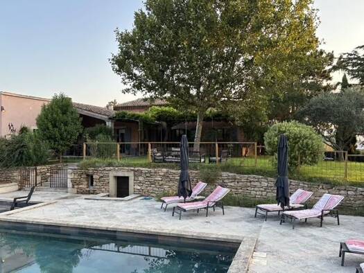 Maison à vendre 1 497 000 € 13 pièces 9 chambres 376 m² 3 600 m² de terrain Robion 84440