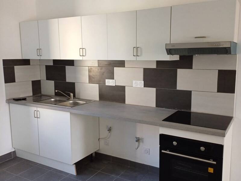 Maison à louer, 70m², UNIEUX