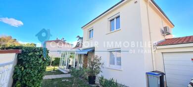 Villa à vendre 332 000 € 6 pièces 4 chambres 124 m² 379 m² de terrain Guilherand-Granges 07500