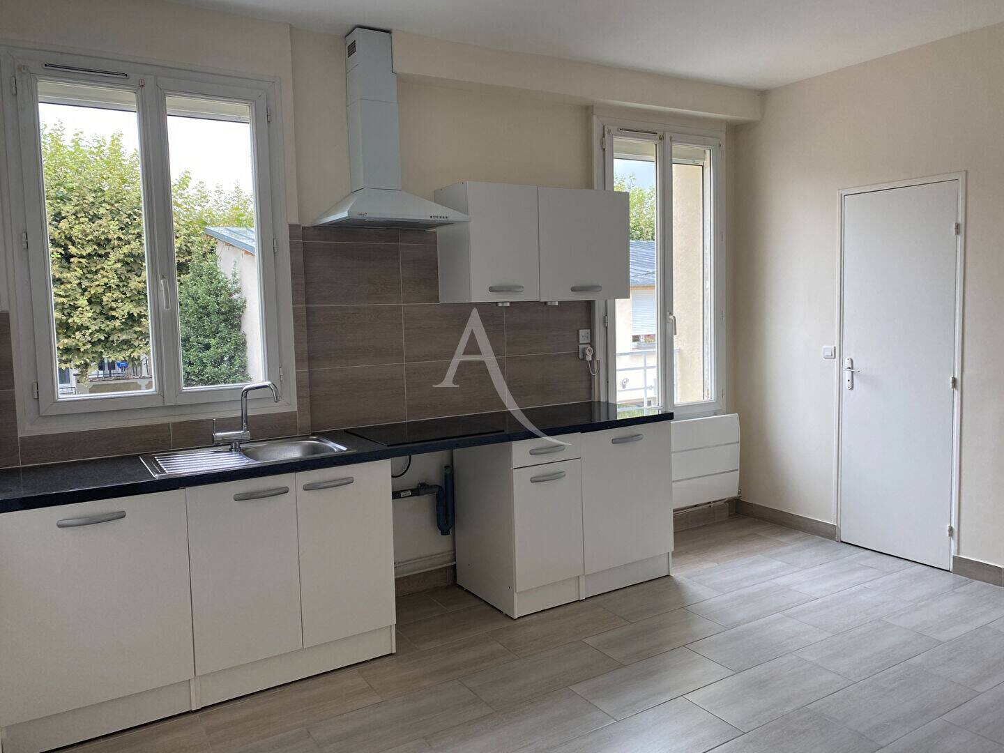 Maison à louer, 20m², SAINT MAUR DES FOSSES