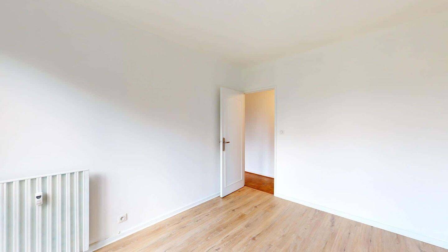 Apartment in Avenue des Champs Perdrix, Dijon for 83 m² with 3 b — 13