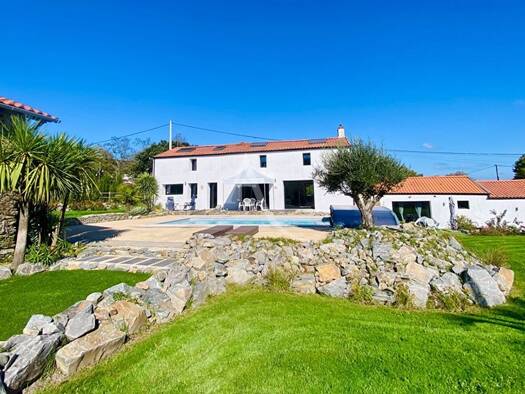 Maison à vendre 849 900 € 7 pièces 5 chambres 245 m² 6 951 m² de terrain Saint-Mars-de-Coutais 44680